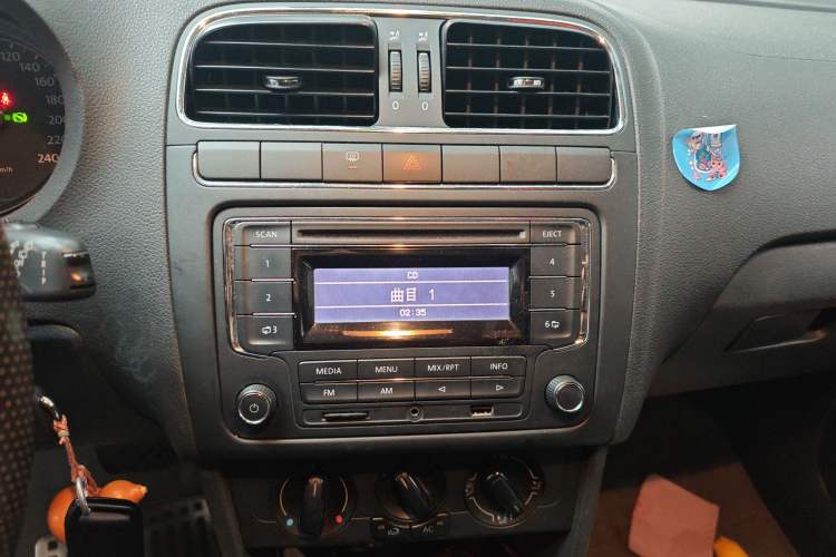 Used Volkswagen Polo 2013 1.4L Automatic Comfort Edition Audio And AC Panel