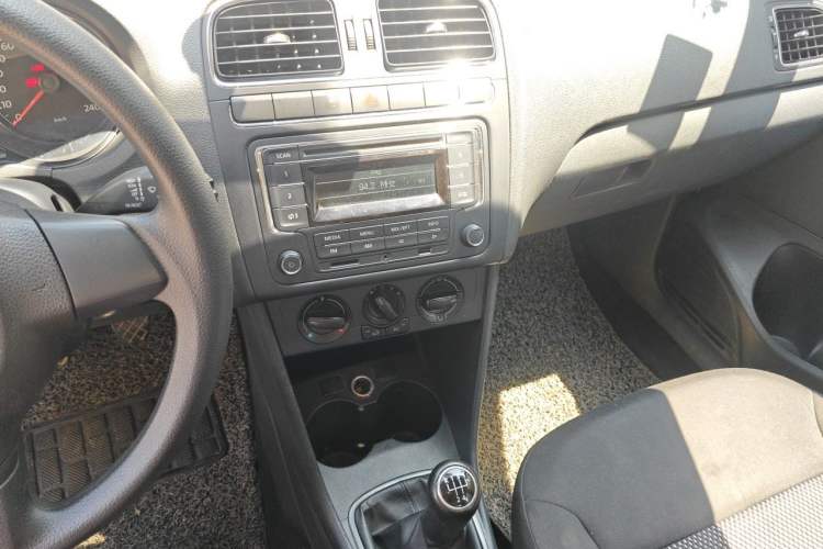 Used Volkswagen Polo 2013 1.4L Manual Comfort Edition Audio And AC Panel