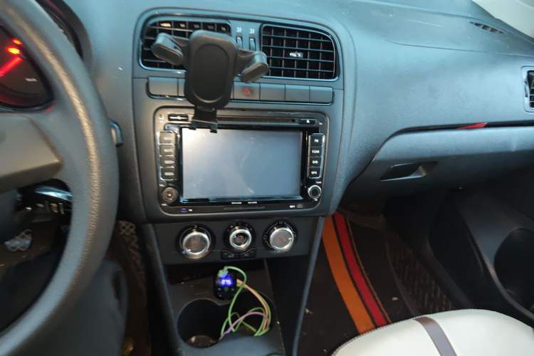 Used Volkswagen Polo 2013 1.4L Manual Fashion Edition Audio And AC Panel