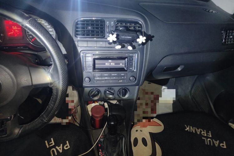 Used Volkswagen Polo 2013 1.4L Automatic Comfort Edition Audio And AC Panel