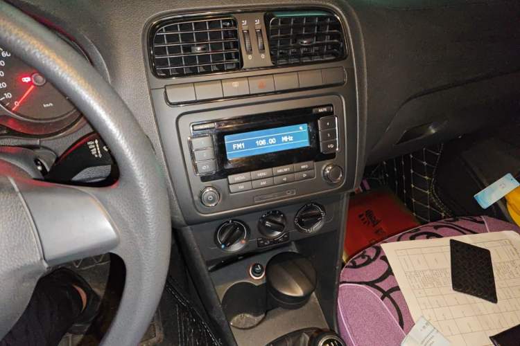Used Volkswagen Polo 2013 1.4L Manual Fashion Edition Audio And AC Panel