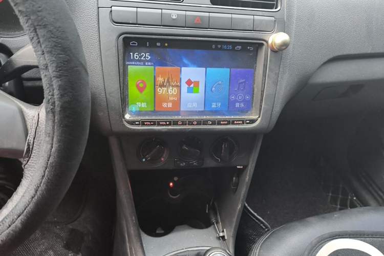 Used Volkswagen Polo 2013 1.4L Manual Fashion Edition Audio And AC Panel
