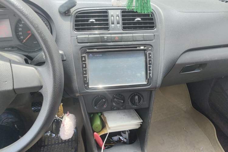 Used Volkswagen Polo 2013 1.4L Manual Fashion Edition Audio And AC Panel