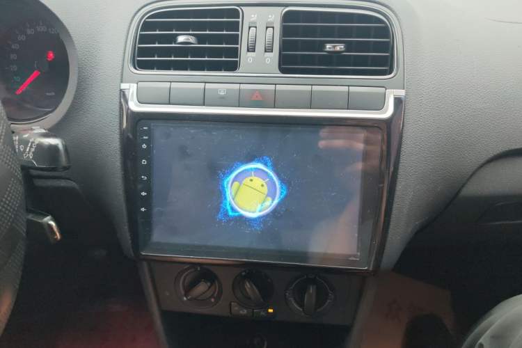 Used Volkswagen Polo 2013 1.4L Manual Fashion Edition Audio And AC Panel