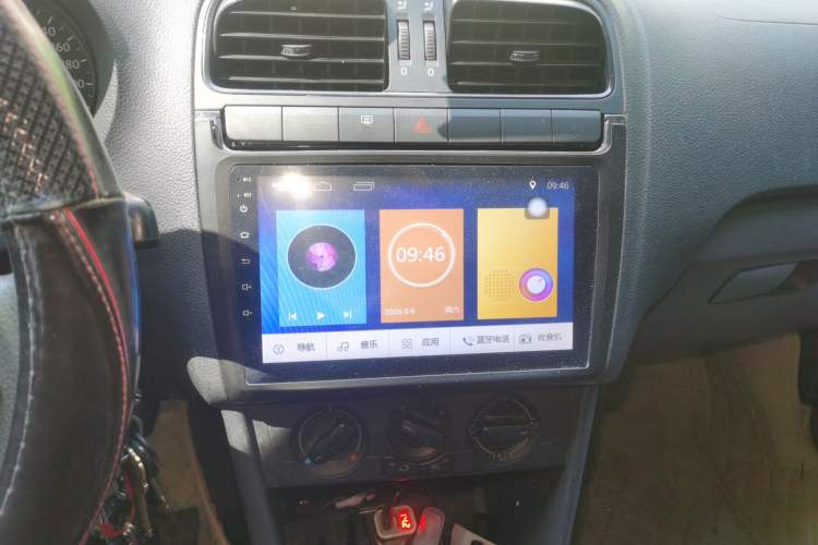 Used Volkswagen Polo 2013 1.4L Manual Fashion Edition Audio And AC Panel