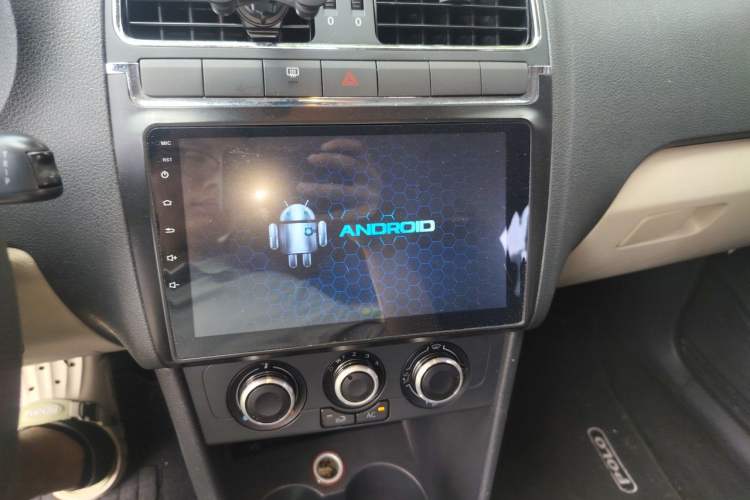 Used Volkswagen Polo 2013 1.6L Automatic Comfort Edition Audio And AC Panel