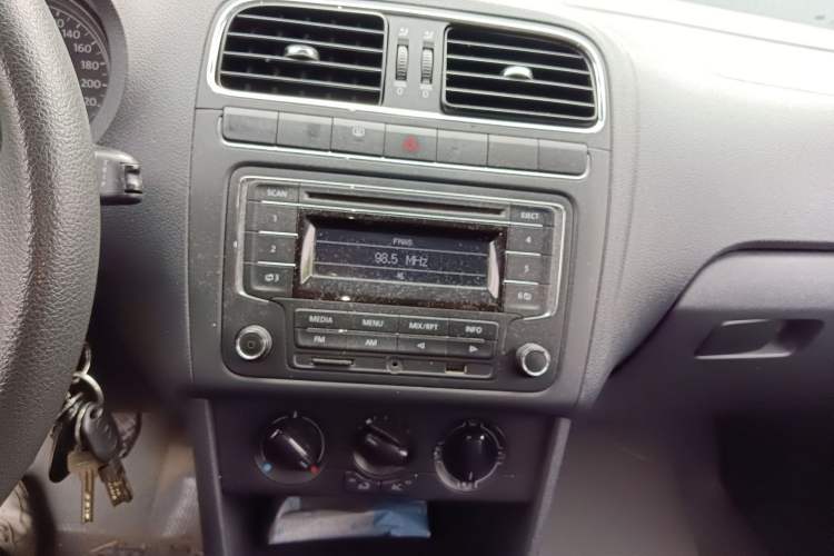 Used Volkswagen Polo 2013 1.6L Manual Comfort Edition Audio And AC Panel