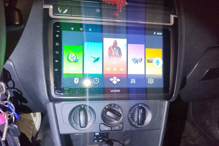 Used Volkswagen Polo 2013 1.4L Manual Fashion Edition Audio And AC Panel