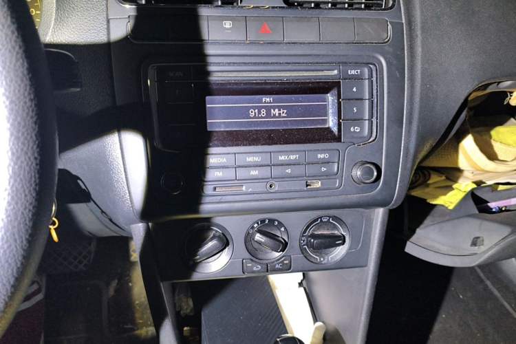 Used Volkswagen Polo 2013 1.4L Automatic Comfort Edition Audio And AC Panel