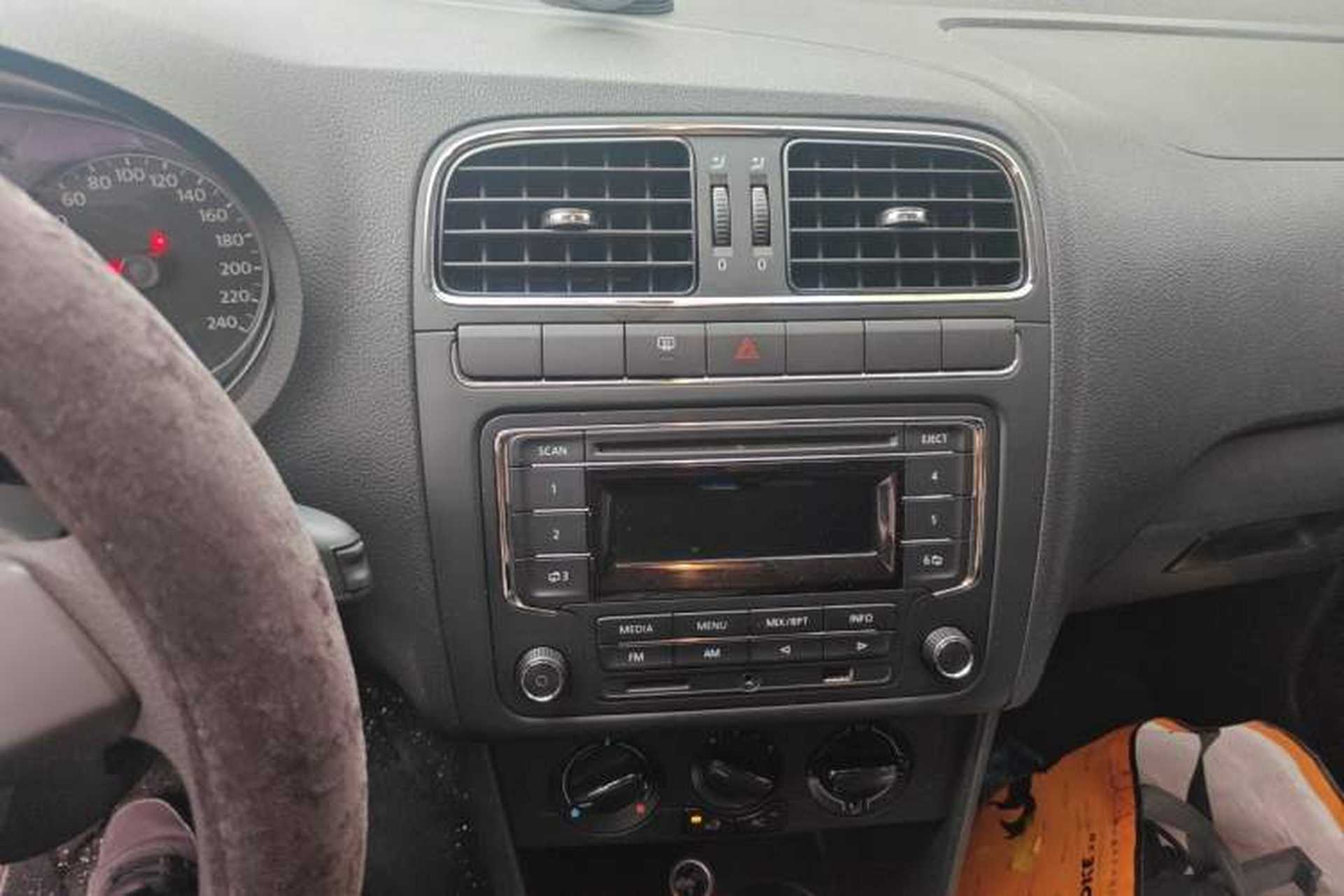 Used Volkswagen Polo 2013 1.6L Manual Comfort Edition Audio And AC Panel