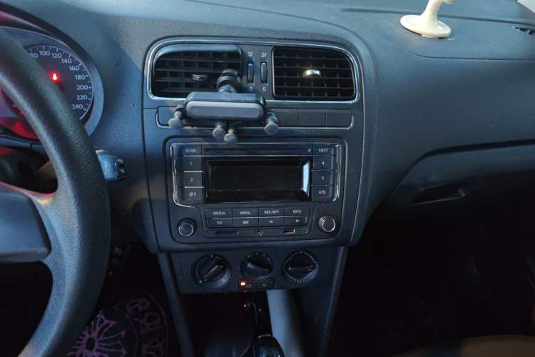 Used Volkswagen Polo 2013 1.4L Automatic Comfort Edition Audio And AC Panel