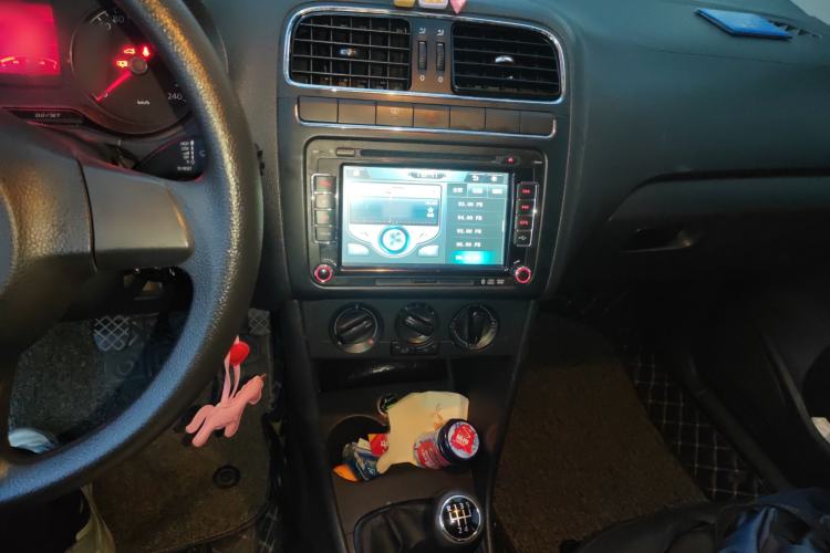 Used Volkswagen Polo 2013 1.6L Manual Comfort Edition Audio And AC Panel