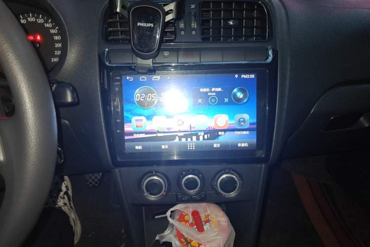 Used Volkswagen Polo 2013 1.4L Manual Fashion Edition Audio And AC Panel