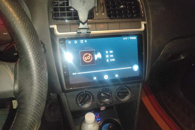 Used Volkswagen Polo 2013 1.6L Automatic Comfort Edition Audio And AC Panel