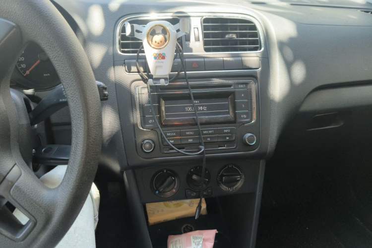 Used Volkswagen Polo 2013 1.6L Manual Comfort Edition Audio And AC Panel