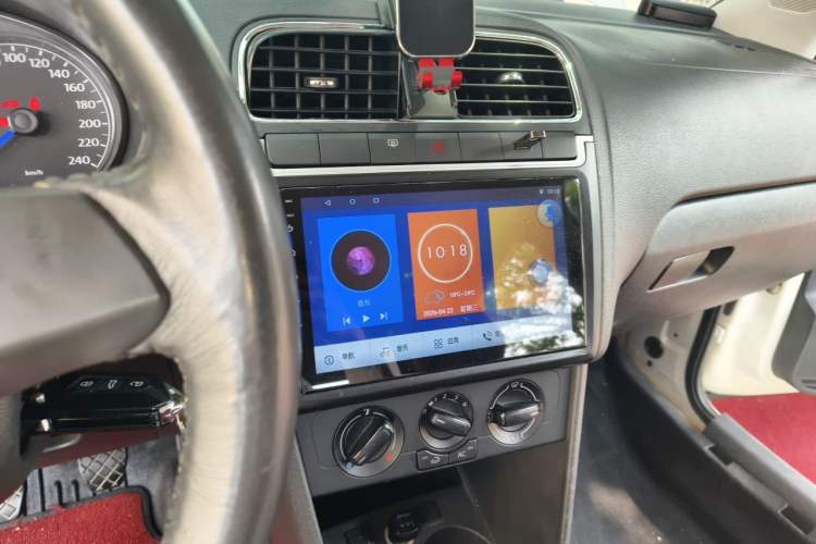 Used Volkswagen Polo 2013 1.4L Manual Comfort Edition Audio And AC Panel