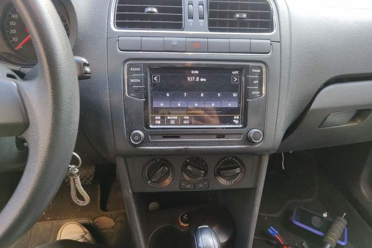 Used Volkswagen Polo 2013 1.4L Automatic Comfort Edition Audio And AC Panel