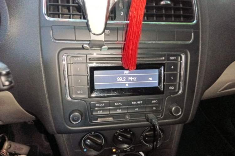 Used Volkswagen Polo 2013 1.4L Manual Comfort Edition Audio And AC Panel