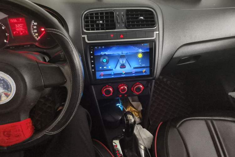 Used Volkswagen Polo 2013 1.4L Automatic Comfort Edition Audio And AC Panel