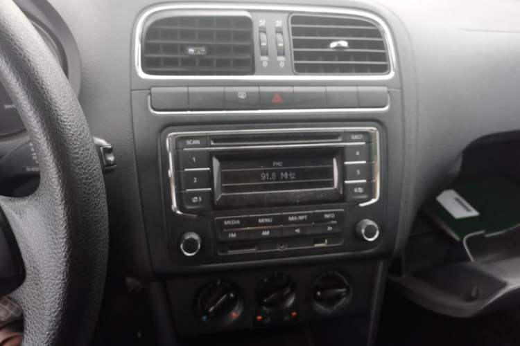 Used Volkswagen Polo 2013 1.6L Manual Comfort Edition Audio And AC Panel