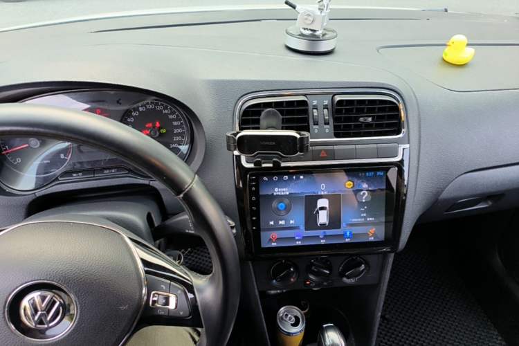 Used Volkswagen Polo 2013 1.6L Automatic Comfort Edition Audio And AC Panel