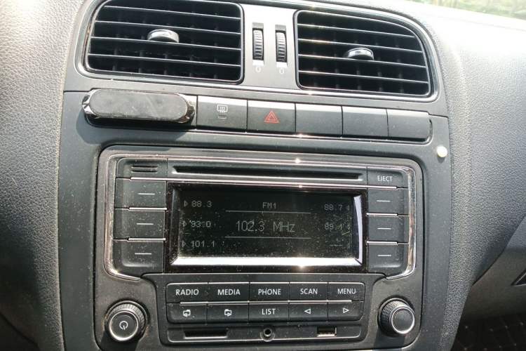 Used Volkswagen Polo 2013 1.4L Manual Fashion Edition Audio And AC Panel