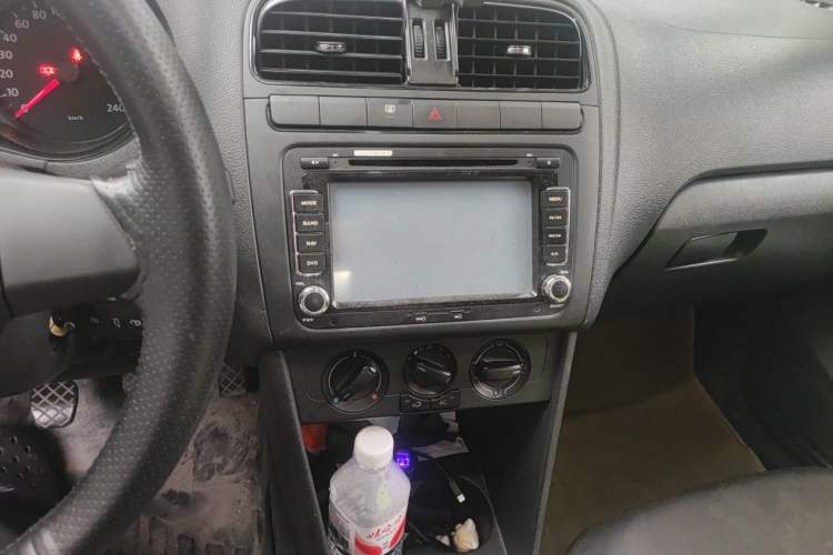 Used Volkswagen Polo 2013 1.4L Manual Fashion Edition Audio And AC Panel