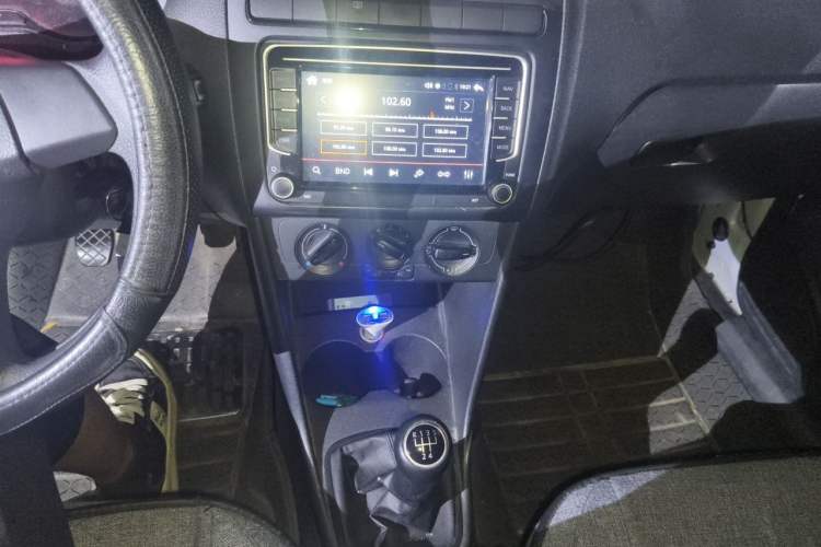 Used Volkswagen Polo 2013 1.4L Manual Fashion Edition Audio And AC Panel