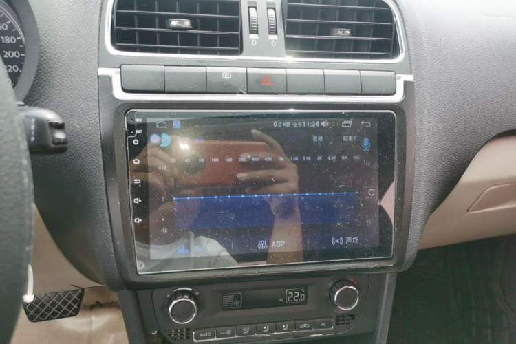 Used Volkswagen Polo 2013 1.6L Automatic Comfort Edition Audio And AC Panel