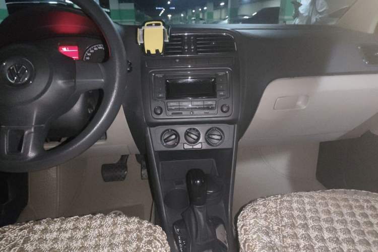 Used Volkswagen Polo 2013 1.4L Automatic Comfort Edition Audio And AC Panel