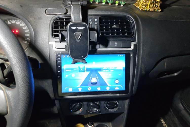 Used Volkswagen Polo 2013 1.4L Manual Fashion Edition Audio And AC Panel