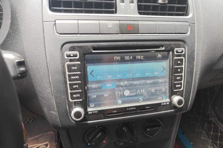Used Volkswagen Polo 2013 1.4L Manual Comfort Edition Audio And AC Panel