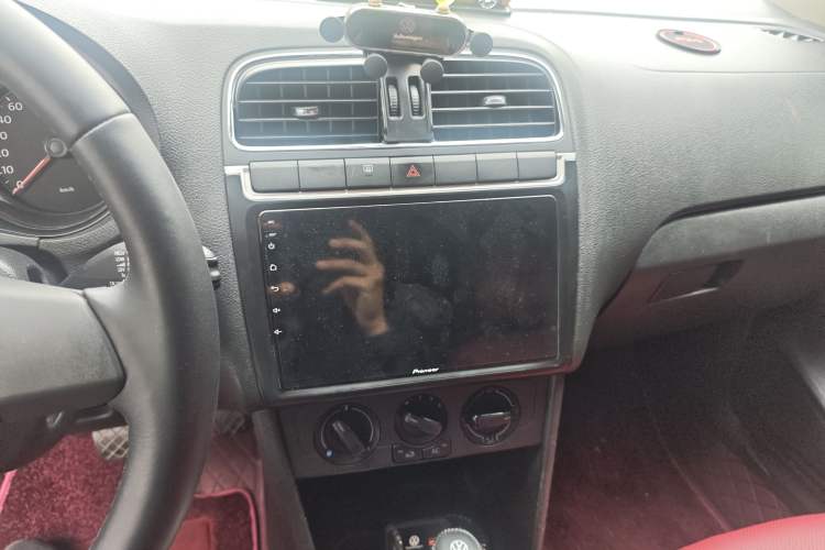 Used Volkswagen Polo 2013 1.6L Automatic Comfort Edition Audio And AC Panel