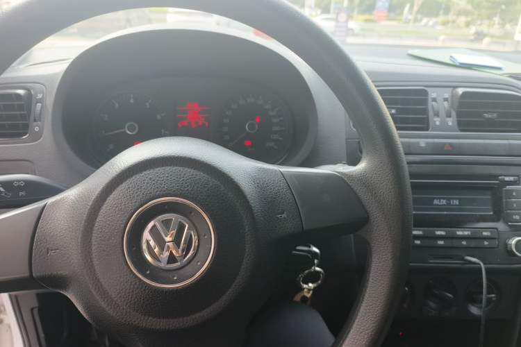 Used Volkswagen Polo 2013 1.4L Manual Fashion Edition Audio And AC Panel