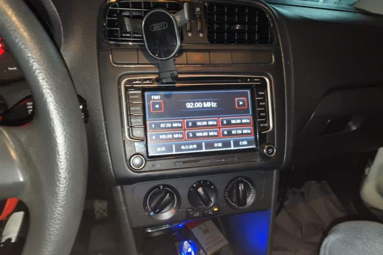Used Volkswagen Polo 2013 1.6L Automatic Comfort Edition Audio And AC Panel