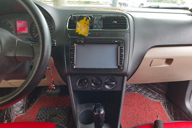 Used Volkswagen Polo 2013 1.6L Automatic Comfort Edition Audio And AC Panel