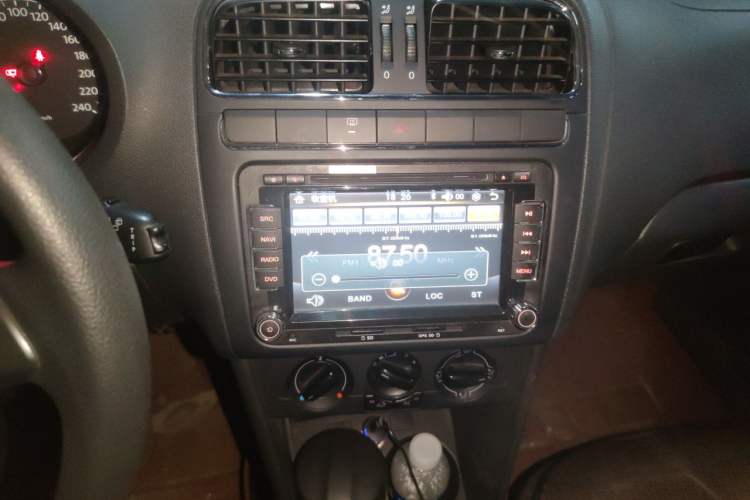 Used Volkswagen Polo 2013 1.6L Manual Comfort Edition Audio And AC Panel