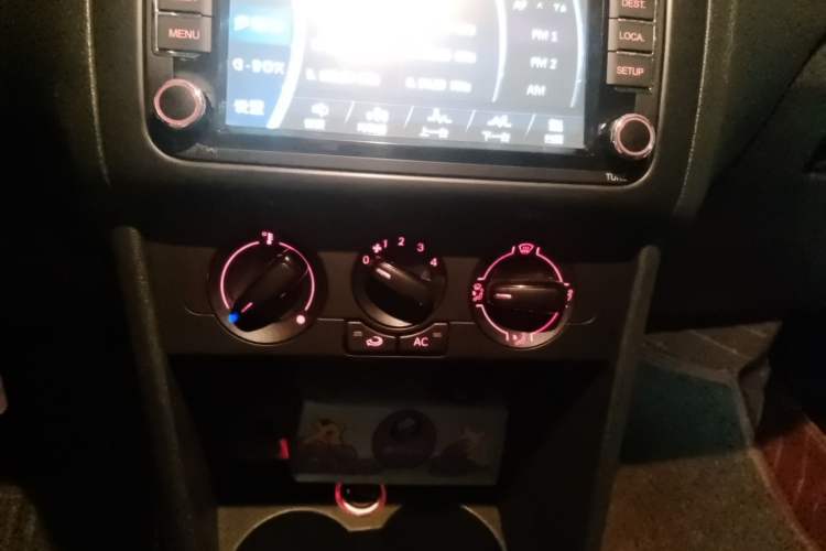 Used Volkswagen Polo 2013 1.4L Manual Fashion Edition Audio And AC Panel