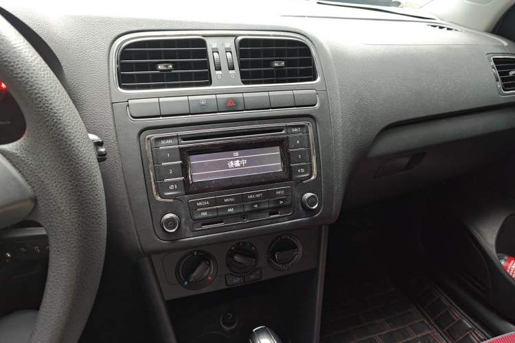 Used Volkswagen Polo 2013 1.4L Automatic Comfort Edition Audio And AC Panel
