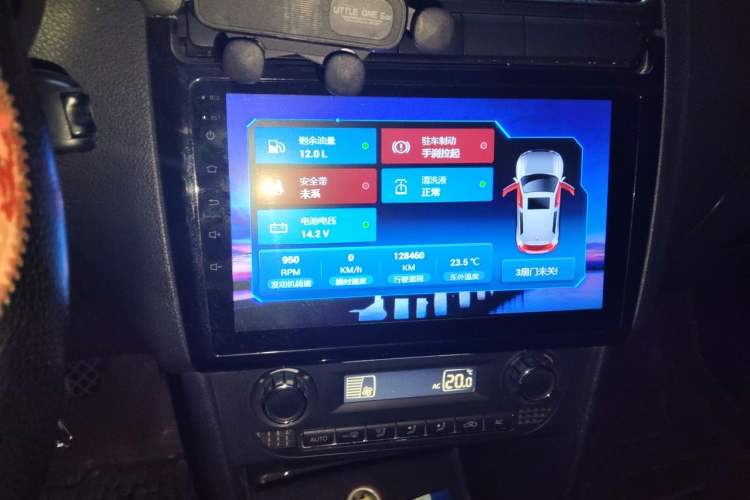 Used Volkswagen Polo 2013 1.6L Automatic Luxury Edition Audio And AC Panel