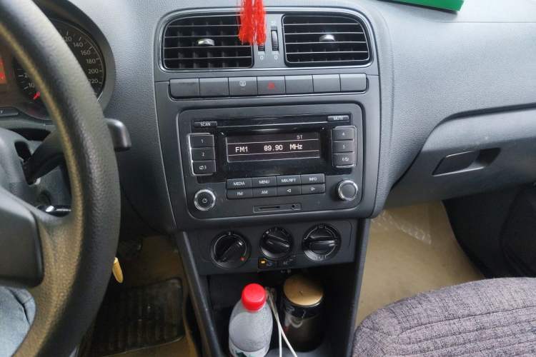 Used Volkswagen Polo 2013 1.4L Manual Fashion Edition Audio And AC Panel