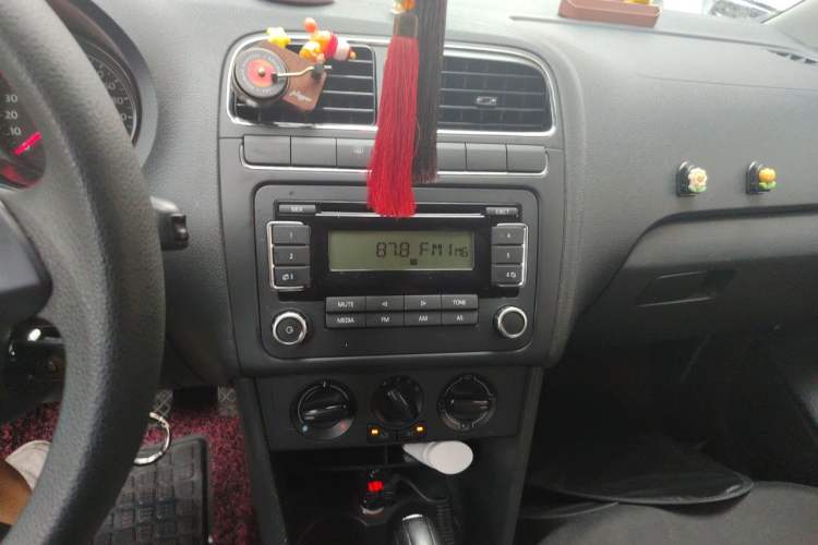 Used Volkswagen Polo 2013 1.4L Automatic Comfort Edition Audio And AC Panel