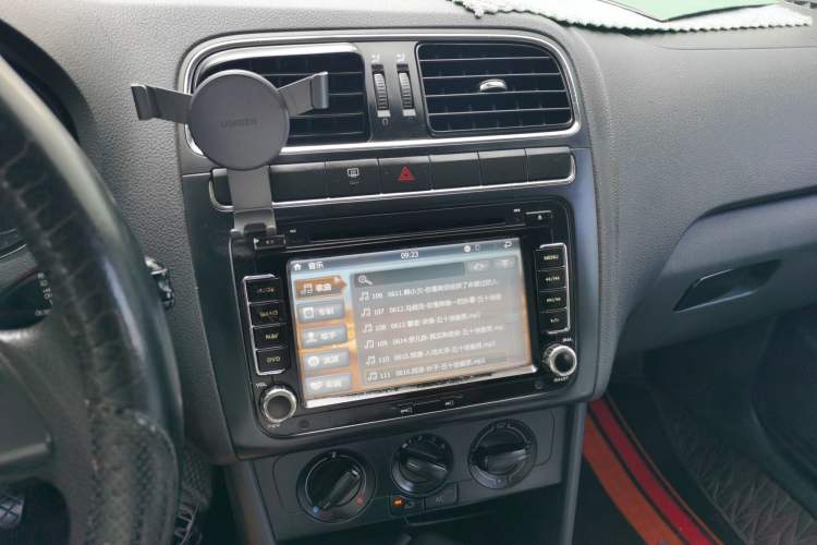 Used Volkswagen Polo 2013 1.6L Manual Comfort Edition Audio And AC Panel