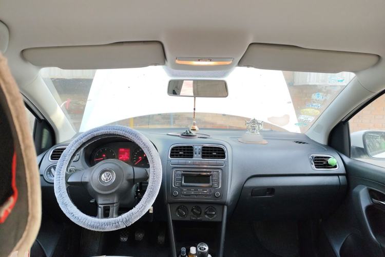 Used Volkswagen Polo 2013 1.4L Manual Comfort Edition Center Console