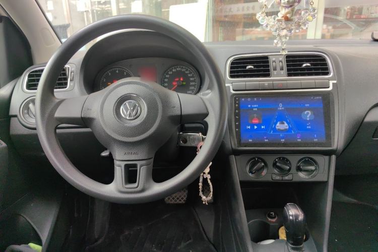 Used Volkswagen Polo 2013 1.6L Automatic Comfort Edition Center Console