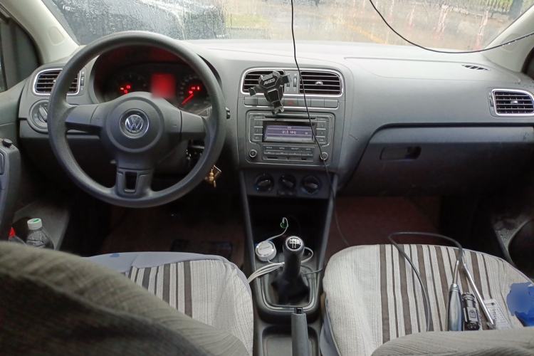 Used Volkswagen Polo 2013 1.4L Manual Comfort Edition Center Console