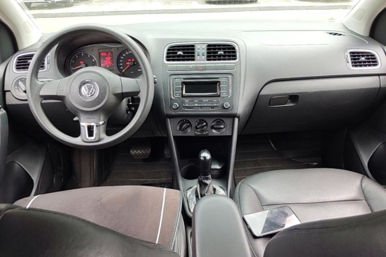 Used Volkswagen Polo 2013 1.6L Automatic Comfort Edition Center Console