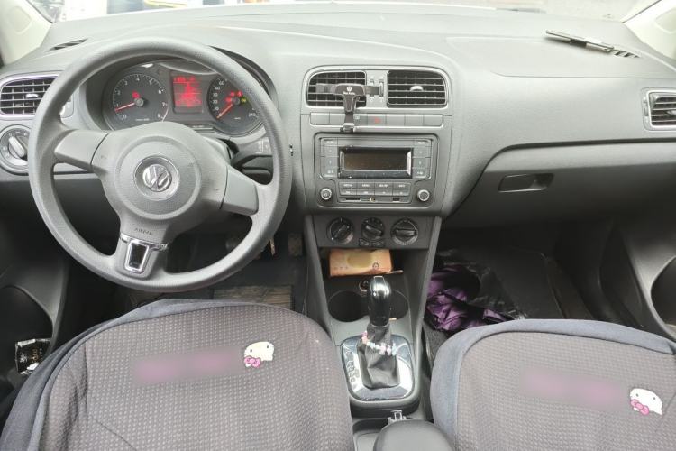 Used Volkswagen Polo 2013 1.6L Automatic Comfort Edition Center Console