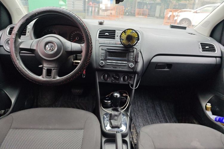 Used Volkswagen Polo 2013 1.6L Automatic Comfort Edition Center Console