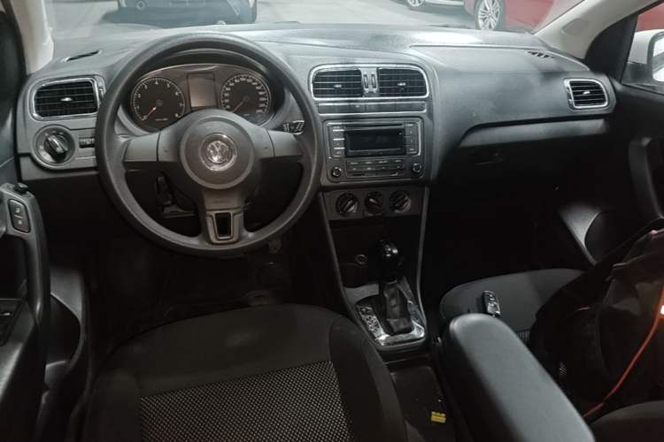 Used Volkswagen Polo 2013 1.4L Automatic Comfort Edition Center Console